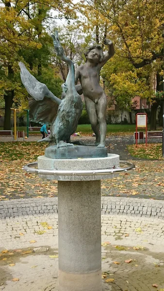 Rzeźba "Chłopiec z łabędziem"